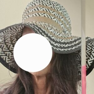 Steve Madden  Beachy, Boho, Vavation wide brim floppy hat